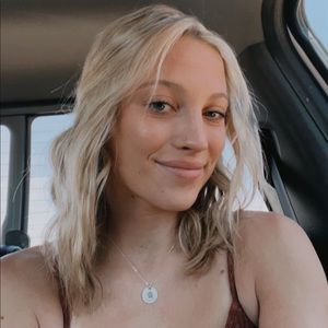 Meet your Posher, Chloe